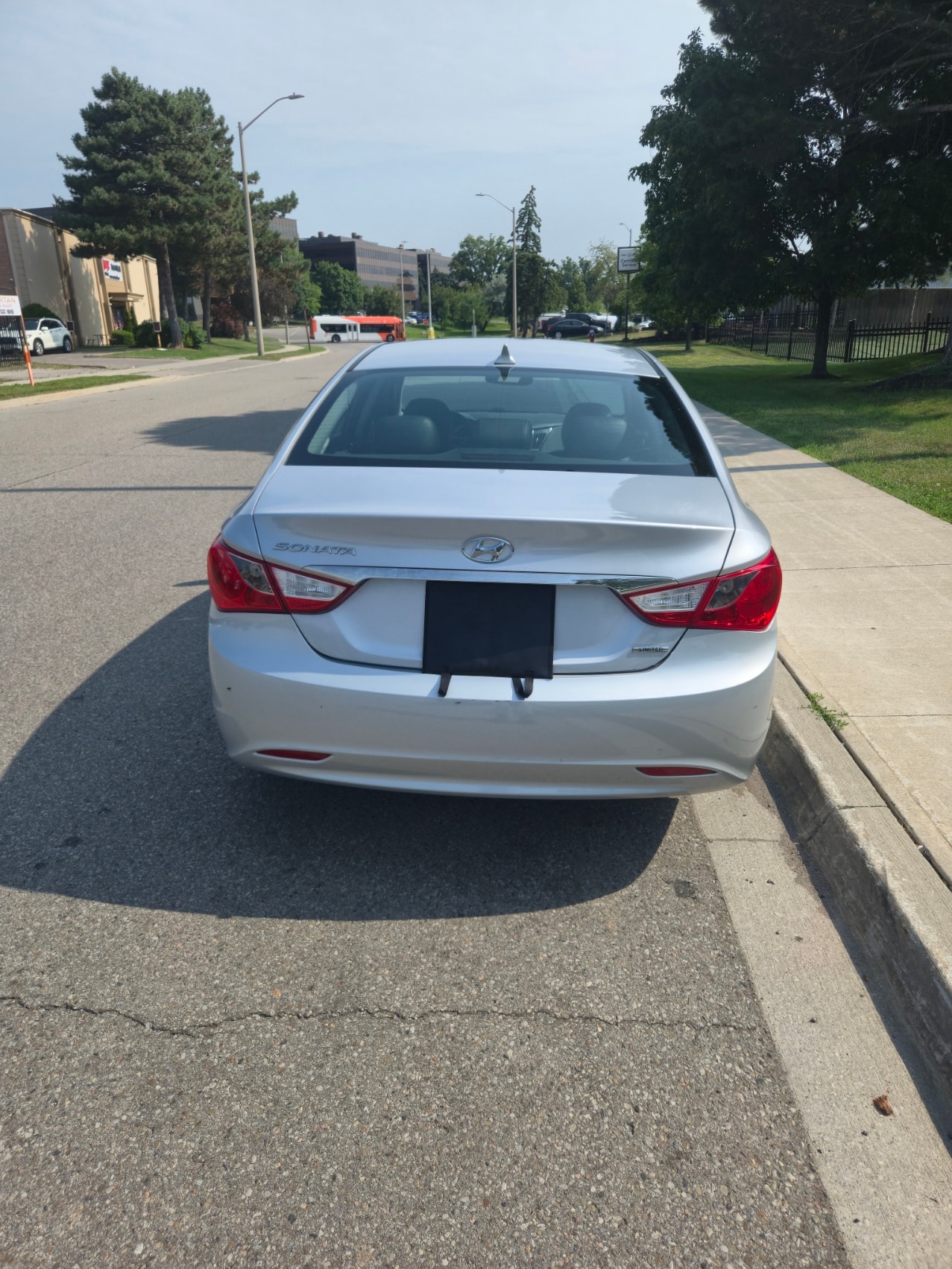 2011 Hyundai Sonata Limited — photo 4 of 9